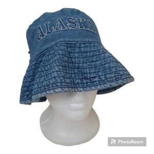 Vintage 90s/Y2K Alaska embroidered denim bucket hat